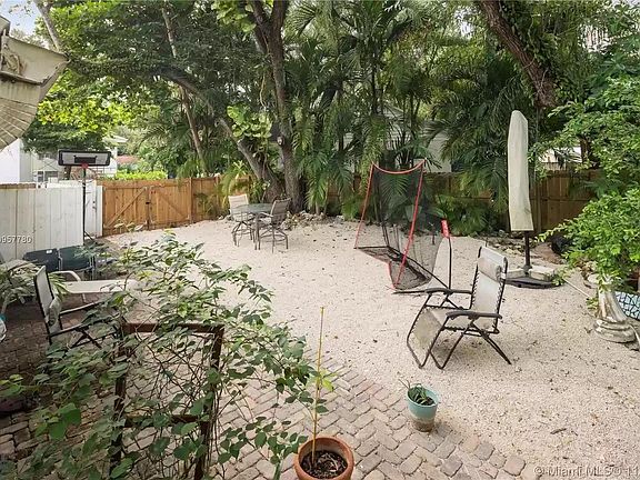 yard, sitting area, golf net