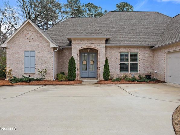 705 Chickasaw Dr S, Flowood, MS 39232