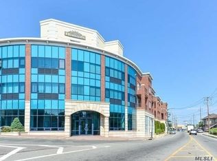 130 Post Ave, Westbury, NY 11590