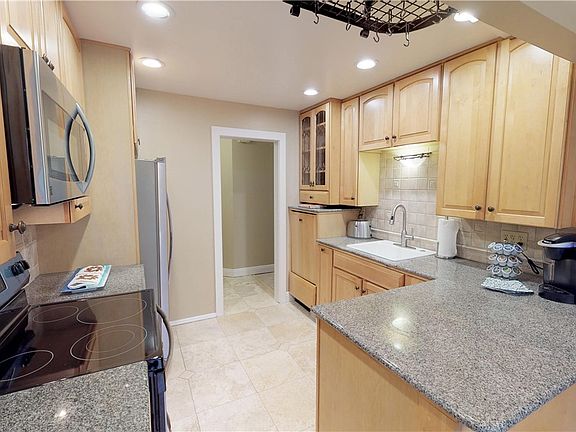 3rd image of 13739 15th Ave NE APT B3