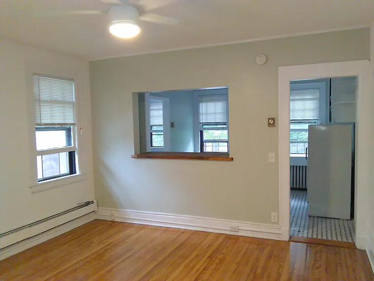 32 Portsmouth Ter #4 — Photo 1