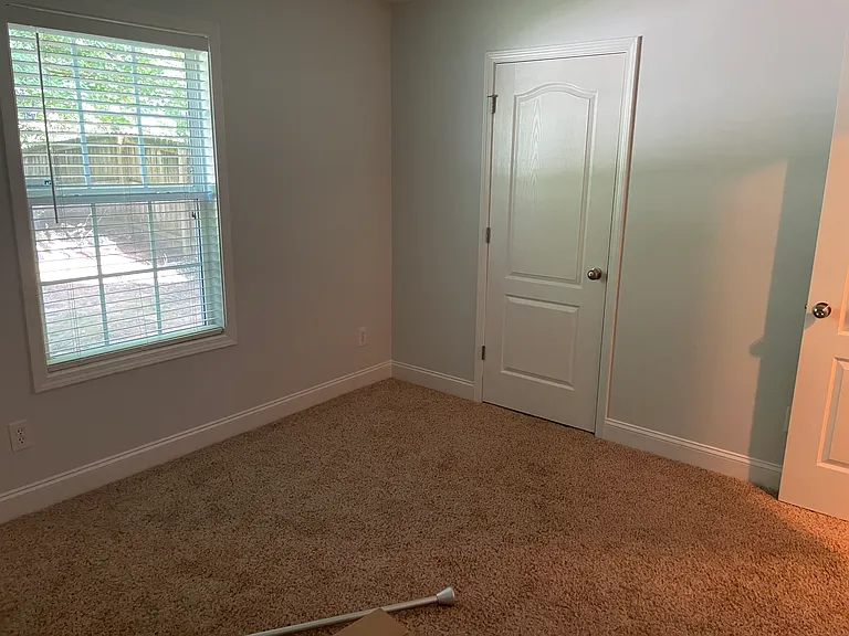 1054 Blakewood Ct — Photo 14