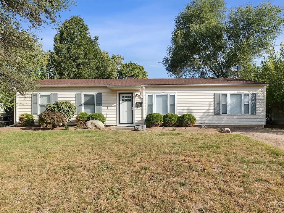 1st image of 325 Whitewater Dr
