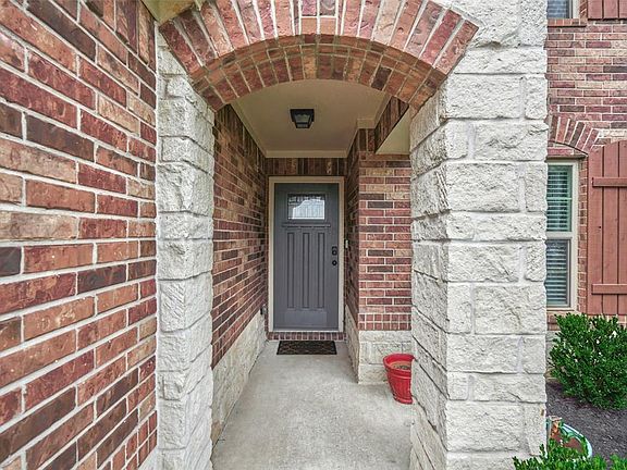 5th image of 15831 Mountain Willow Way