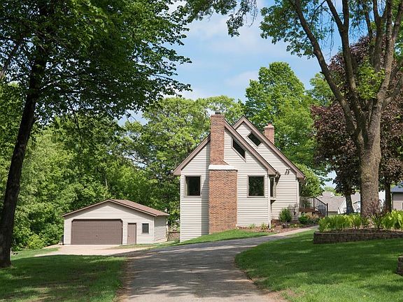 3rd image of 1975 Hilldale Dr