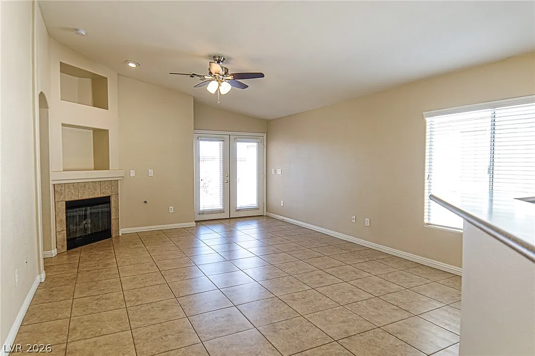 3 bed, 2.0 bath, 1598 sqft, $2,100 — Photo 3