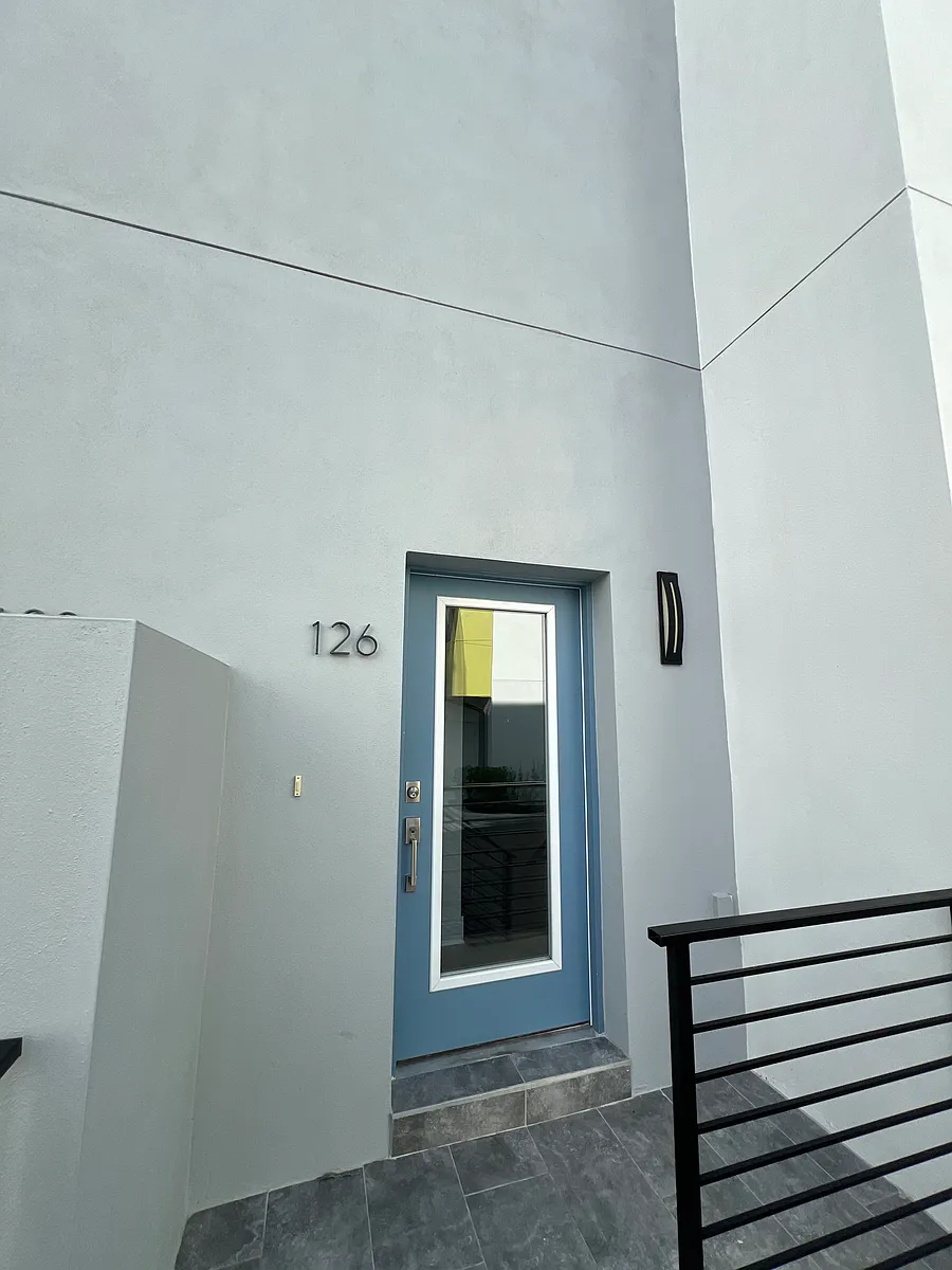 Building Photo - 126 9th St N