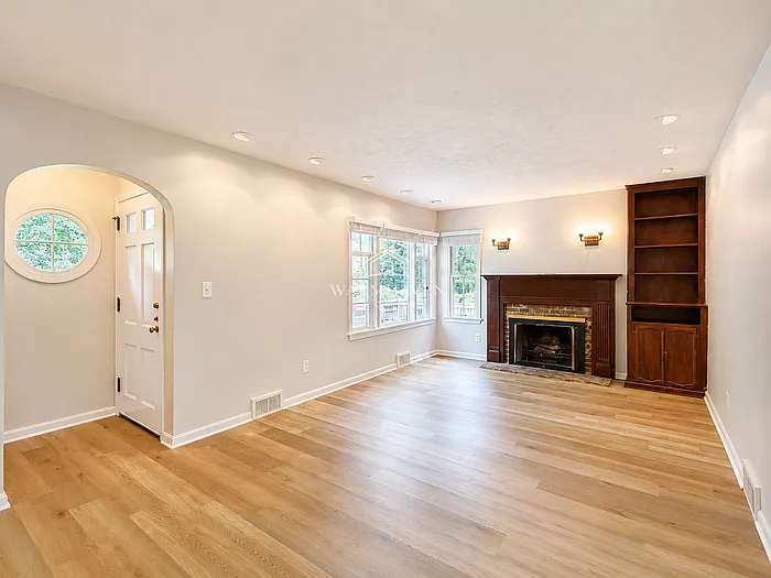 302 N Pershing Ave — Photo 6