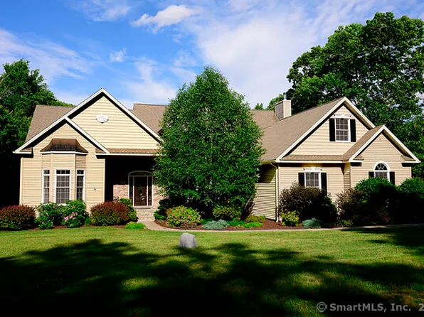 40 Stonefield Road, Woodbury, CT 06798