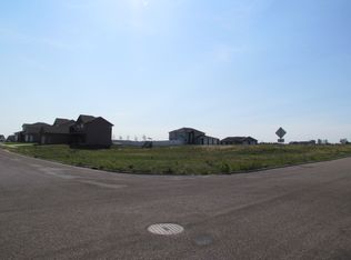 2641 20th St NW, Minot, ND 58703