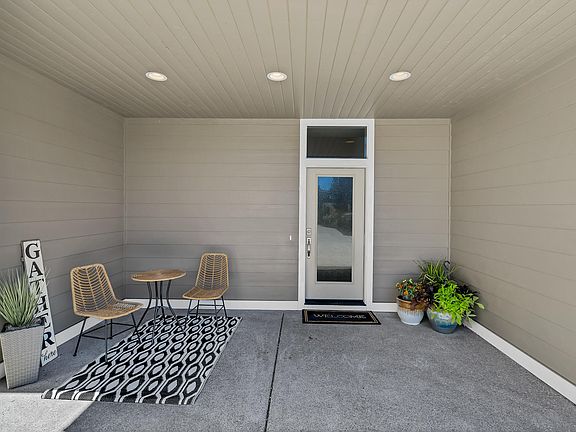3rd image of 61086 SE Echo Lake Ct