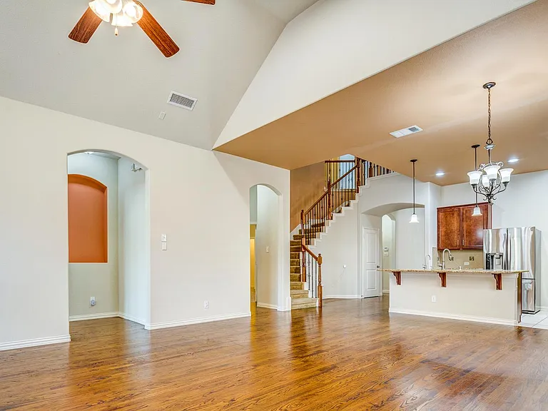 10841 Leesa Dr — Photo 11