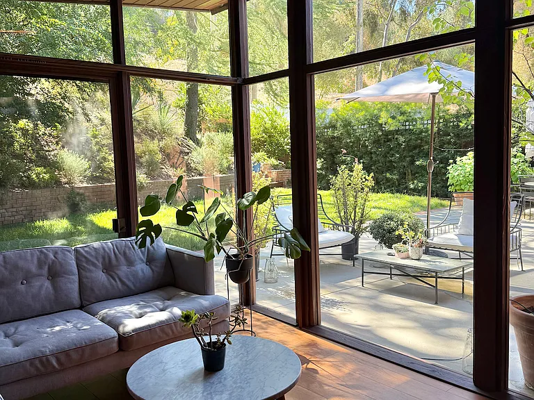 2718 N Beverly Glen Blvd — Photo 18