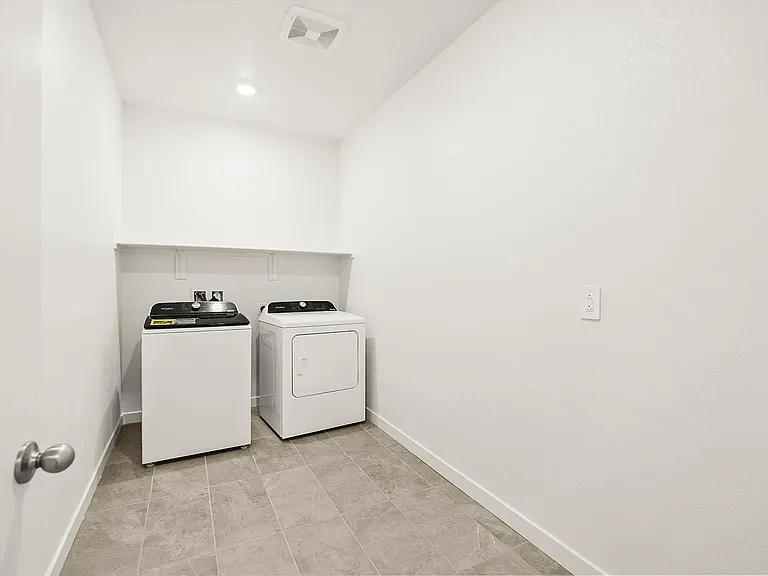 656 Channel Cir — Photo 6