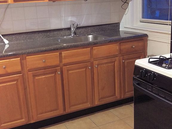 4th image of 41-8 30th Ave #2L