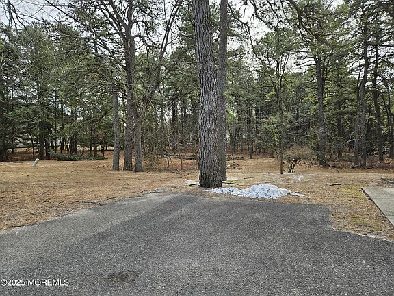 2nd image of 17b Penwood Drive