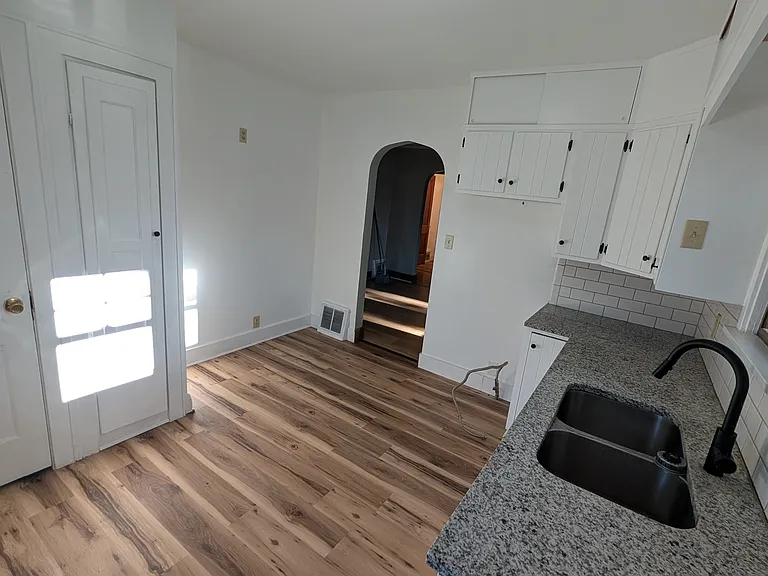 107 Court Dr — Photo 17
