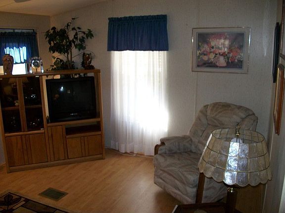 5th image of 1004 Woodside Dr