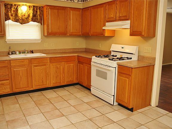 3rd image of 4856 Woodview Dr