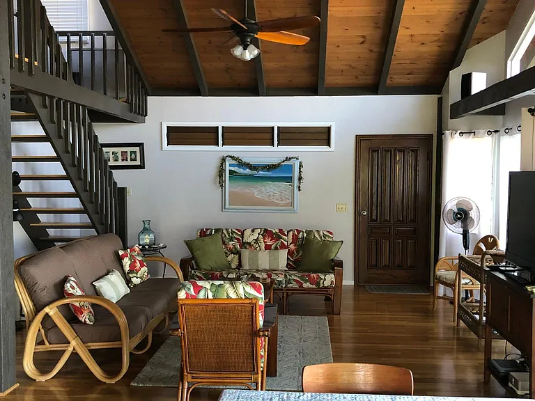 Ikuwai Pl — Photo 2