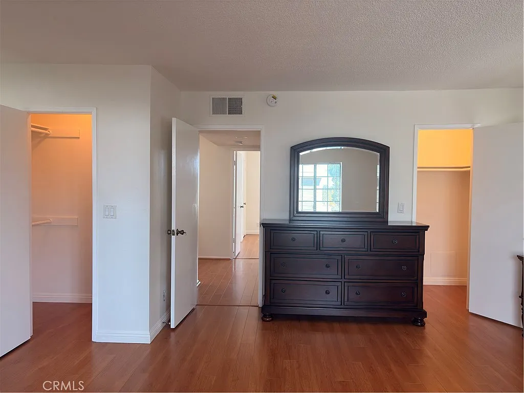 2 bed, 2.5 bath, 1383 sqft, $4,400 — Photo 3