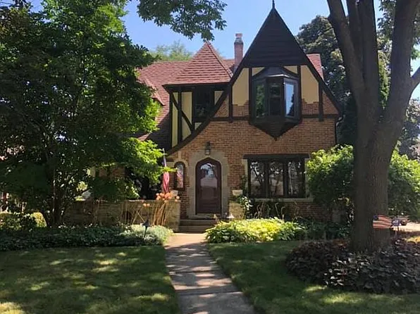 628 N 77th St, Wauwatosa, WI 53213