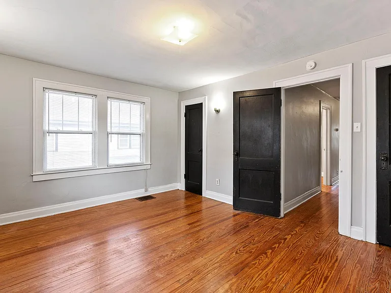 5607 Broadway St — Photo 23