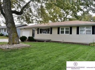 804 Pawnee Dr, Gretna, NE 68028
