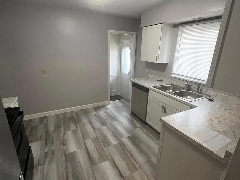 424 Archdale Ave — Photo 4