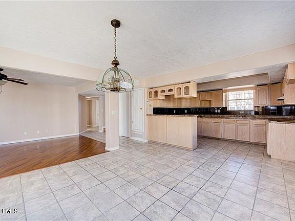 5th image of 13048 Sparks Dr