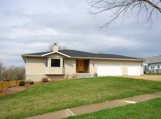 2923 Chippewa Trl NE, Cedar Rapids, IA 52411