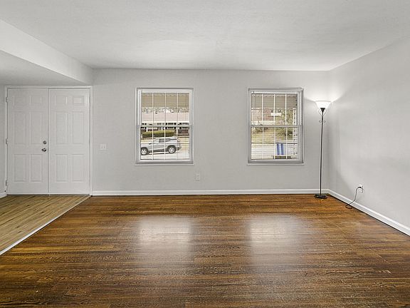 4th image of 11094 Worchester Dr