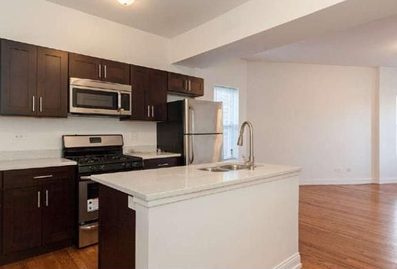 4th image of 4054 N Milwaukee Ave #3