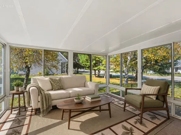 100 Deer Ridge DRIVE, West Bend, WI 53095