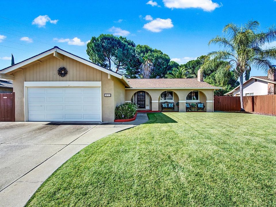 1st image of 462 Dennis Drive