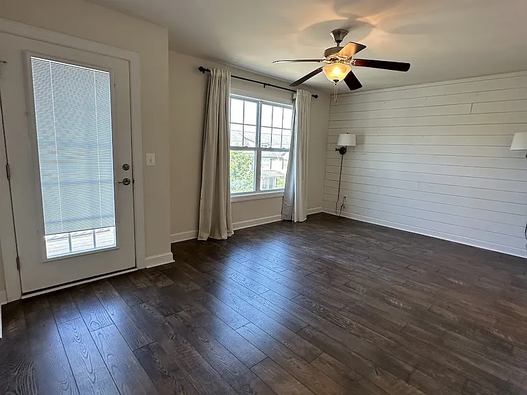 2436 Winthrop Dr — Photo 30