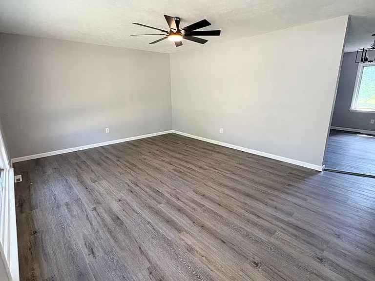 1004 N Dixie Hwy — Photo 2