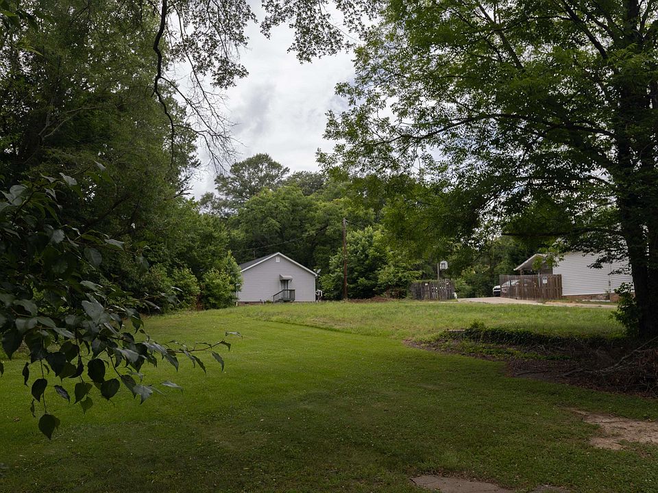 2nd image of 305 N Maple St