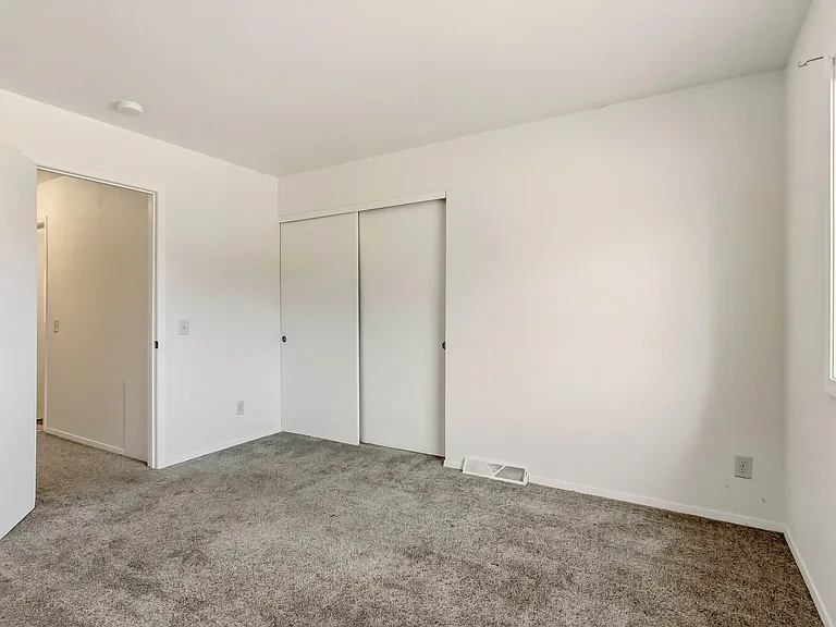 1302 N Gammon Rd — Photo 32