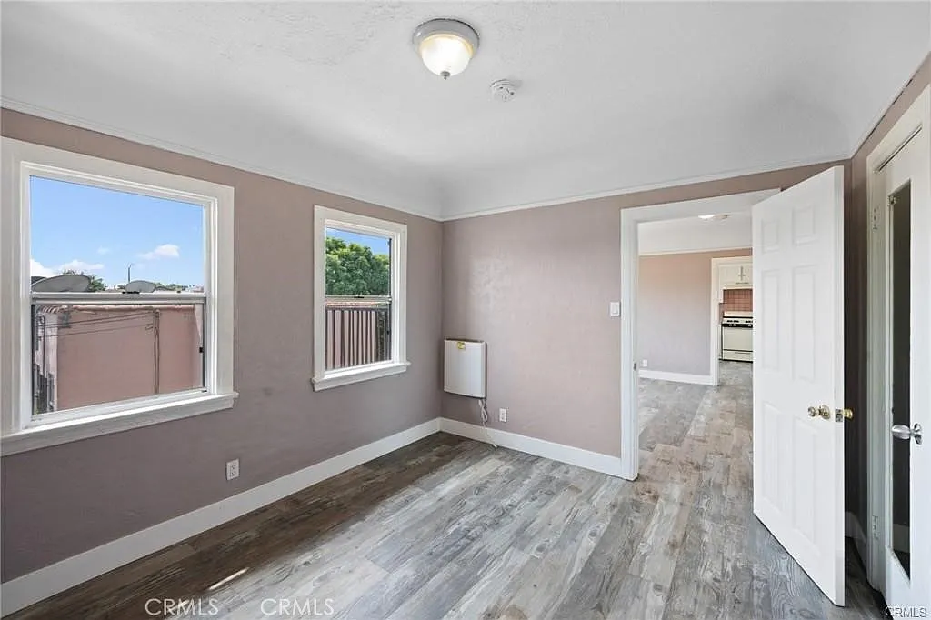 3 bed, 800 sqft, $2,700 — Photo 1
