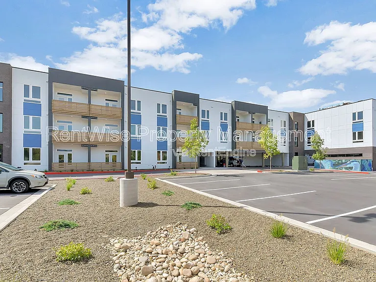 Parkway Apartments — Photo 44