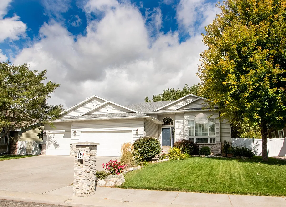 Building Photo - 3835 Fairmeadow Dr