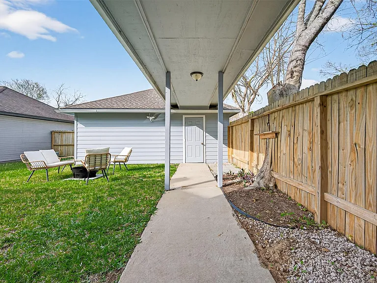 6635 Queensclub Dr — Photo 43