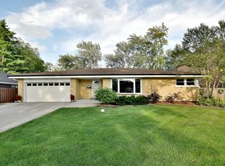 933 S Mitchell Ave, Elmhurst, IL