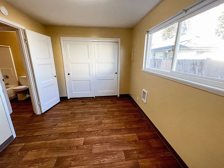 2855 Front 2865 St NE — Photo 12