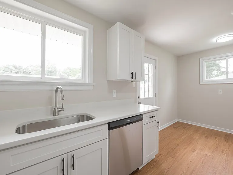 8711 Lakefront Dr — Photo 11