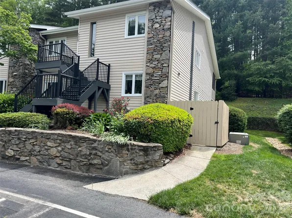 610 Britton Creek Dr, Hendersonville, NC 28791