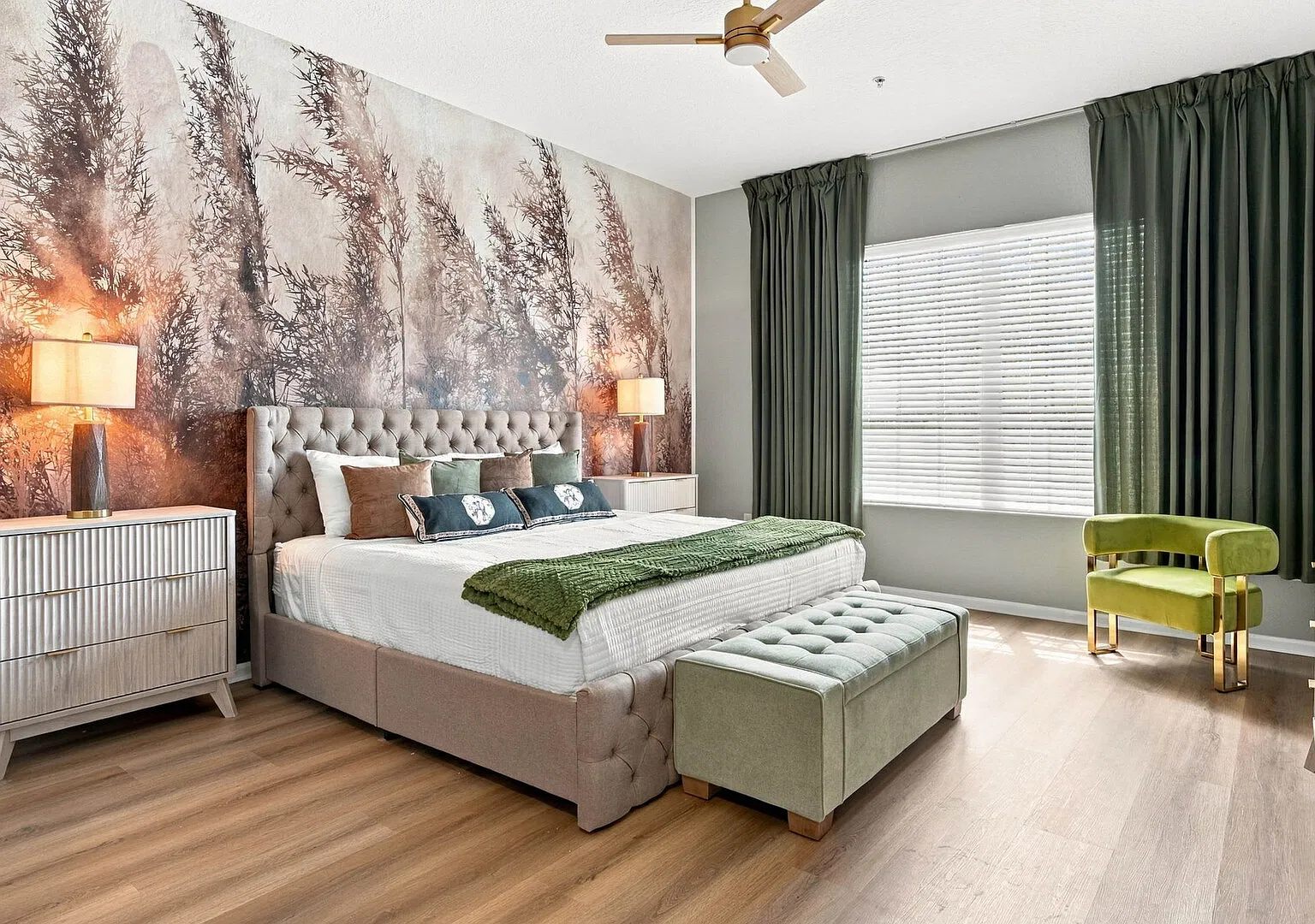Designer Luxury 3BR, Stunning Lake View, Vista Cay — Photo 3