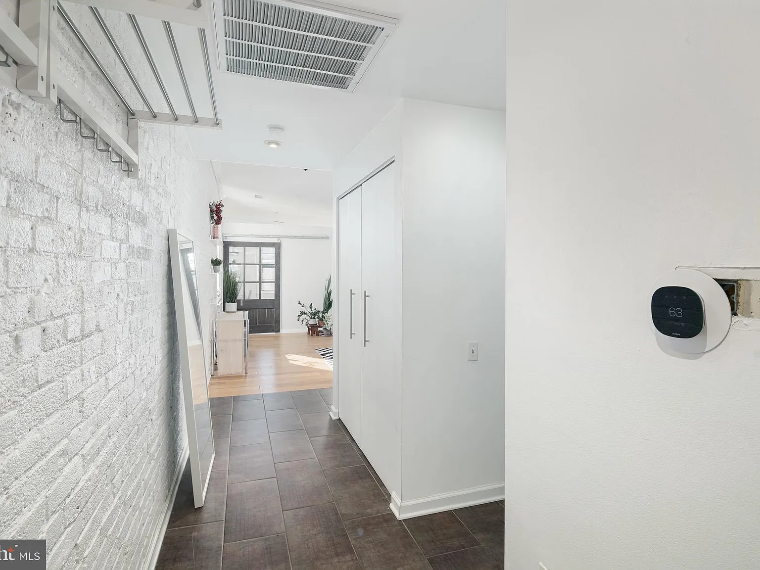 Bridgeview Condominium — Photo 2