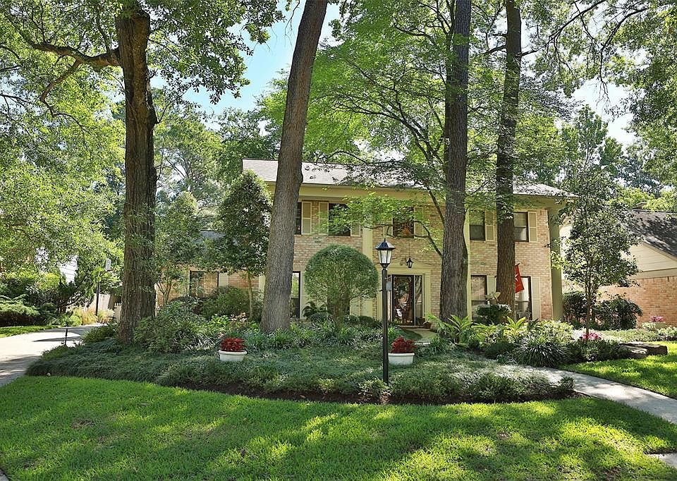 19114 Candletrail Dr. - Stately home in the established neighborhood of Candlelight Hills. Mature trees & extensive landscaping give this home beautiful curb appeal. Roof replaced 2013.